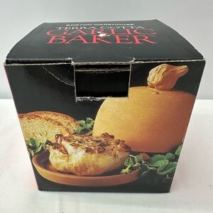 NIB Boston Warehouse Terra Cotta Garlic Baker